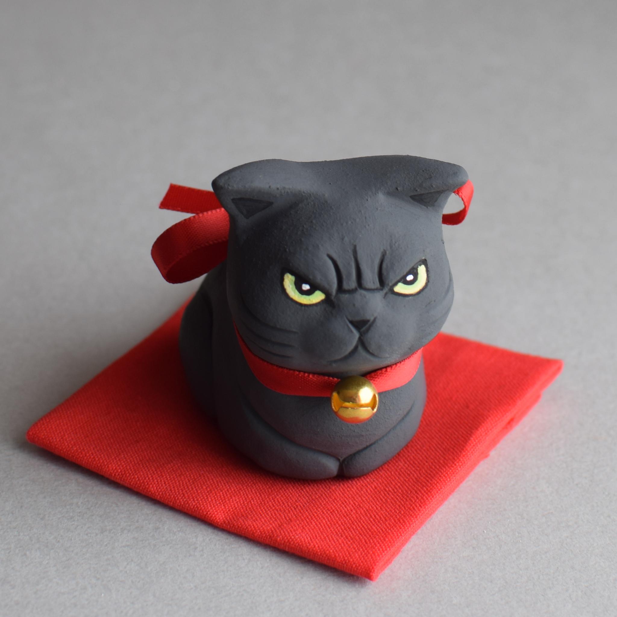 お怒りイカ耳香箱座り猫(黒猫)【受注制作】1枚目の画像