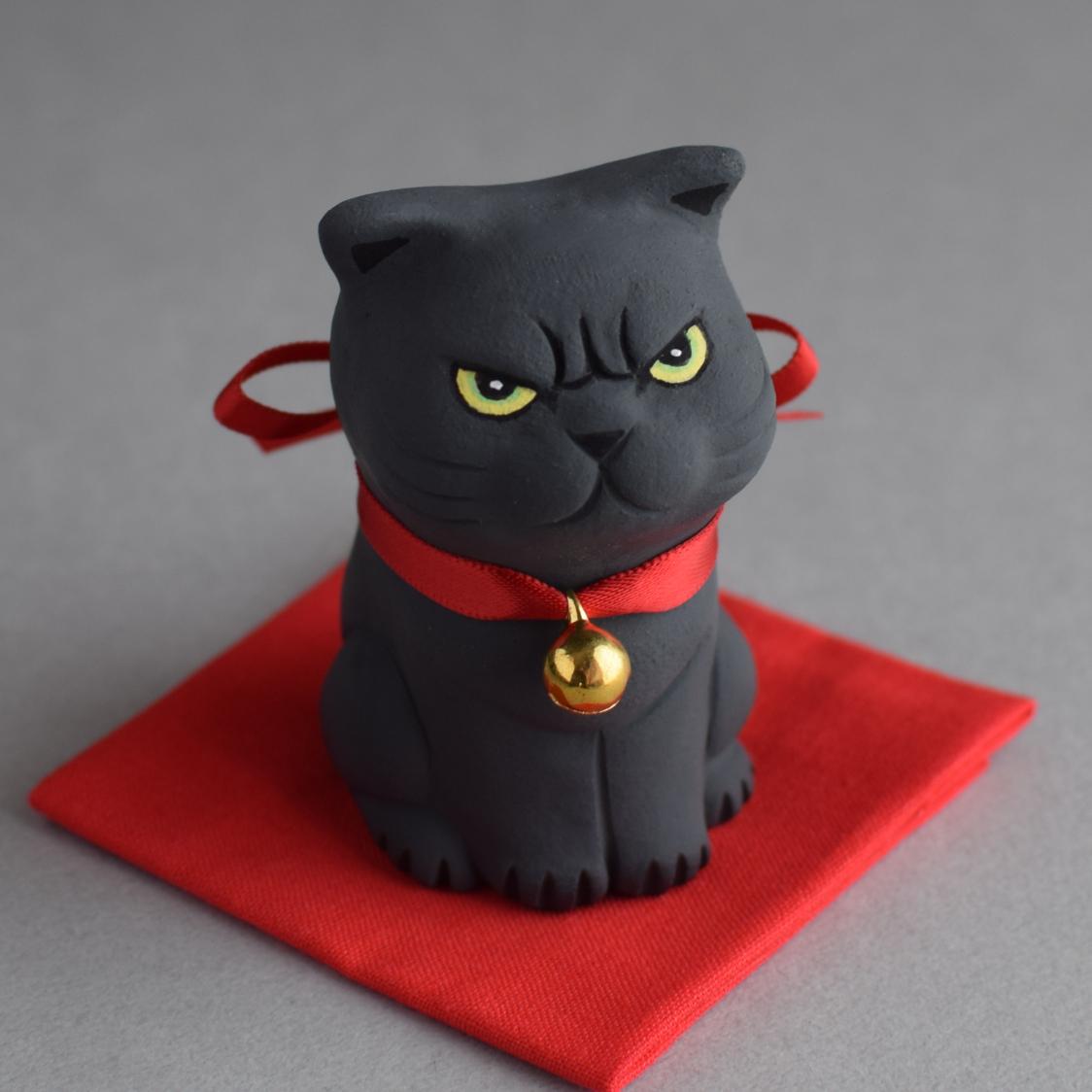 お怒りイカ耳お座り猫(黒猫)【受注制作】1枚目の画像
