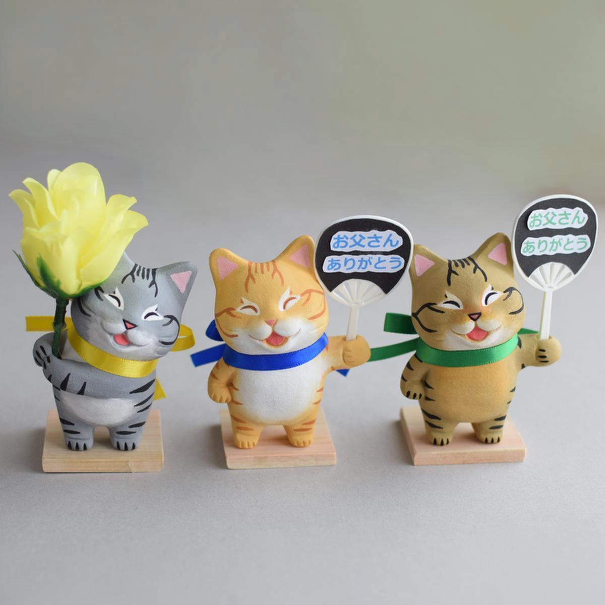 【6月上旬発送予定】父の日の贈り物を持った猫1枚目の画像